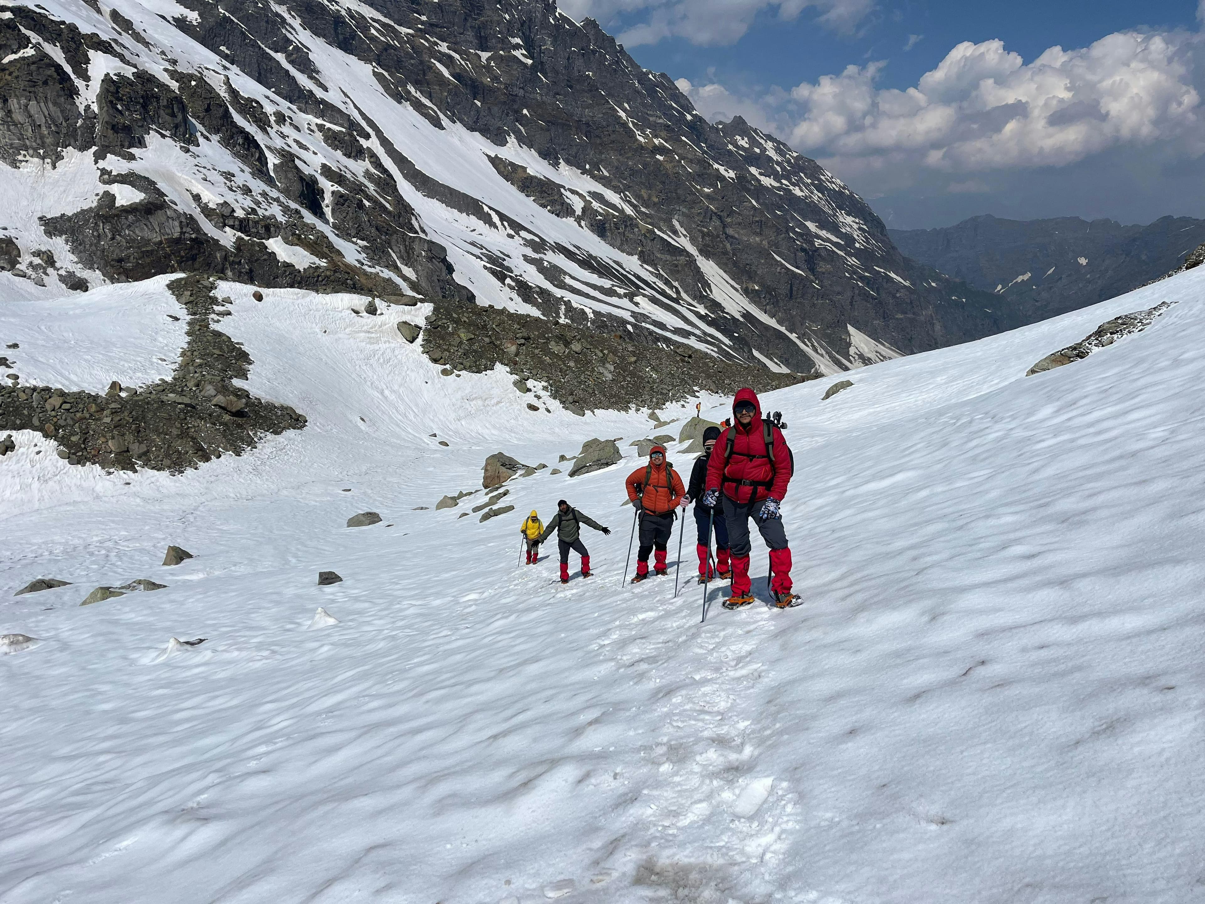 Dayara Bugyal Trek (Alpine Meadows & Himalayan Views) – 5 Days