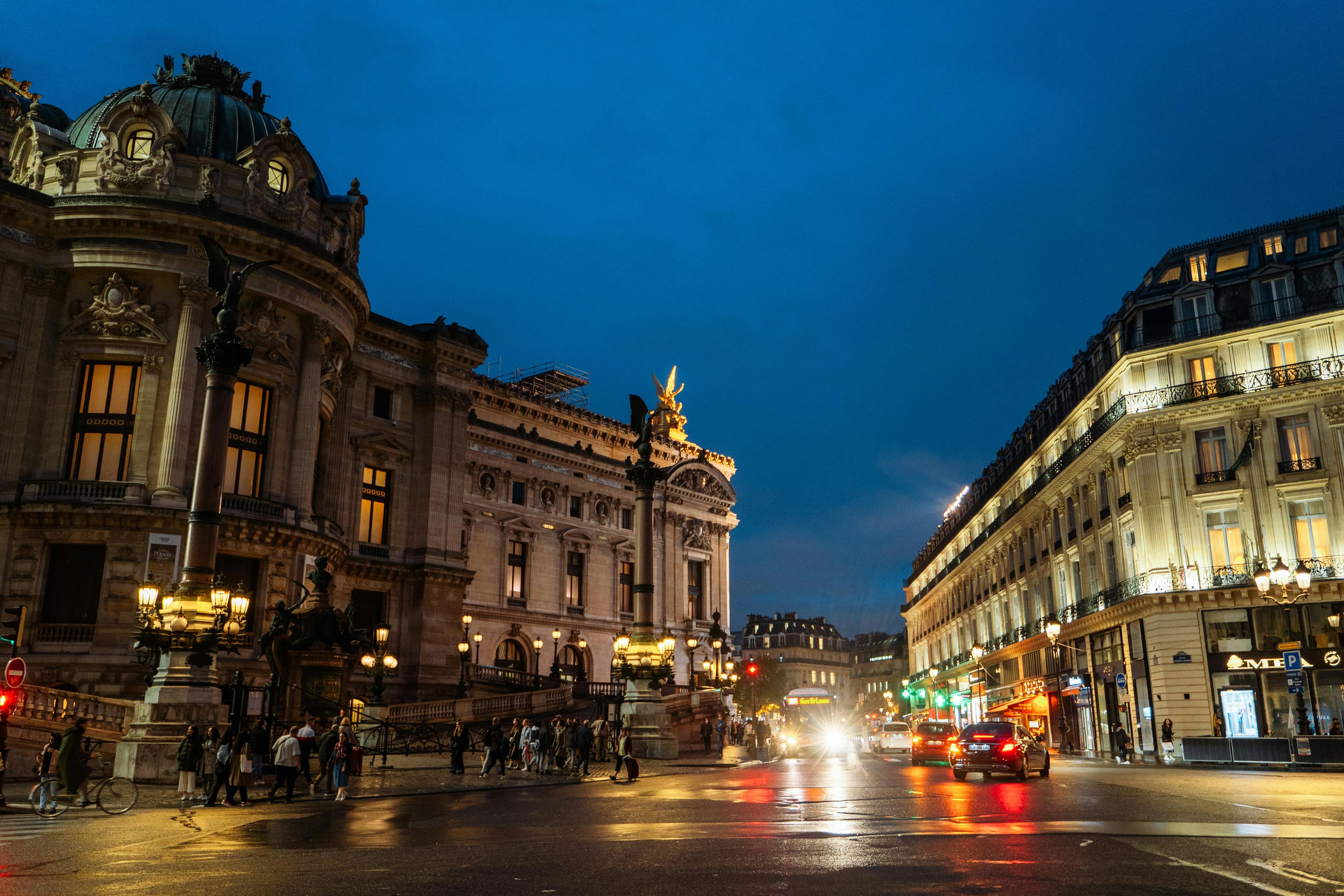 Europe at a Glance Tour (France, Switzerland, Italy, Austria & More) – 10 Days