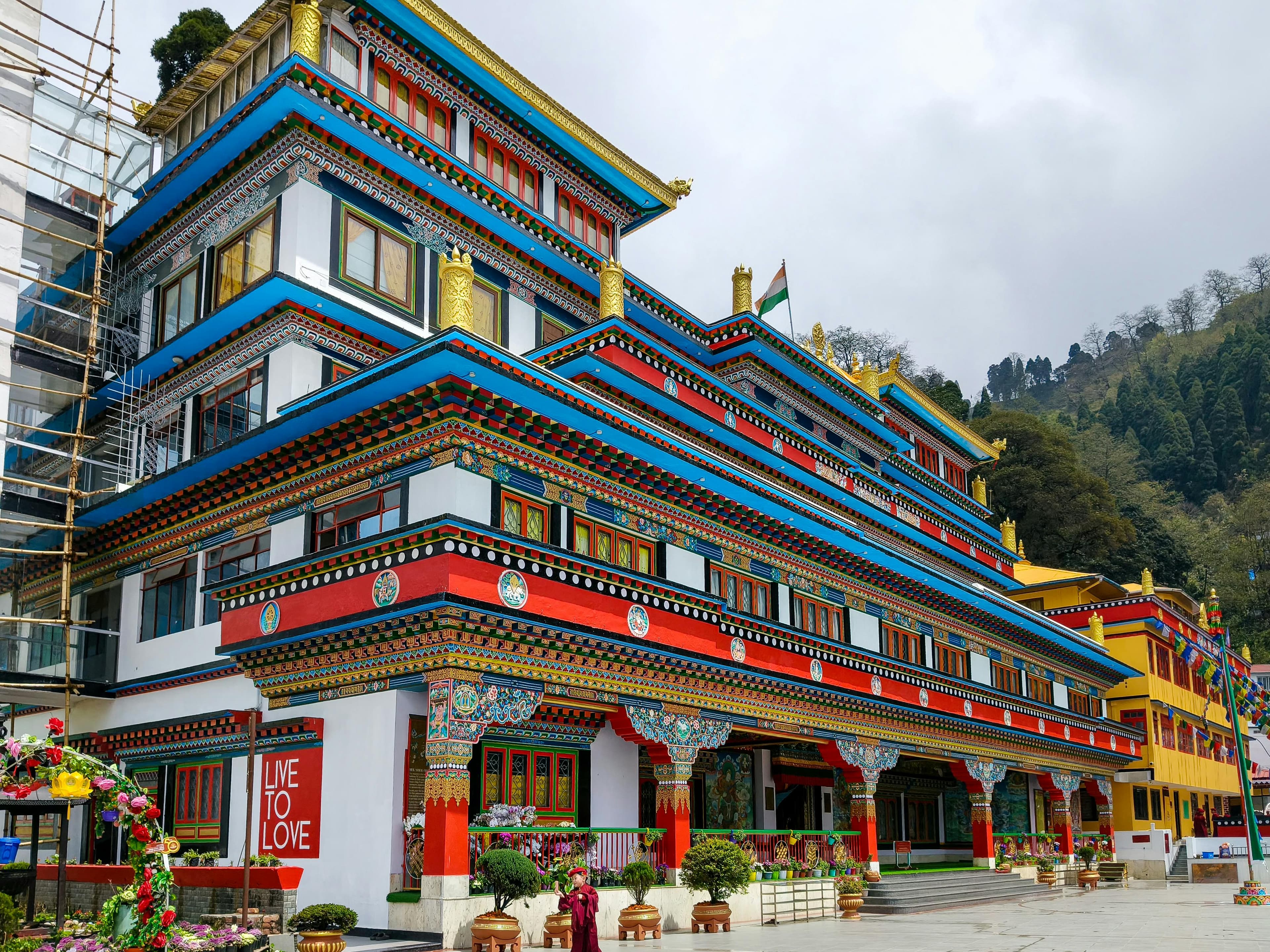 Darjeeling & Pelling Tour – Skywalk, Waterfalls & Kanchenjunga Views