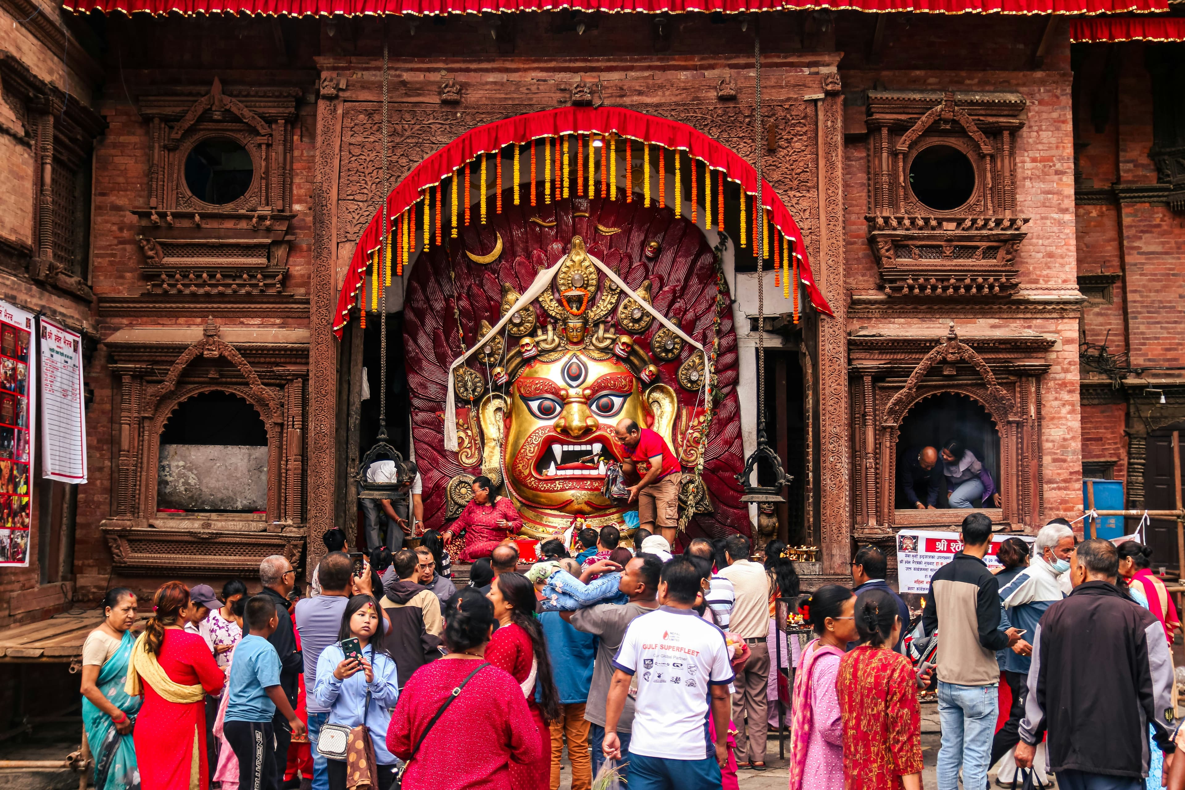 Nepal Golden Triangle Tour – Kathmandu, Pokhara & Chitwan Adventure